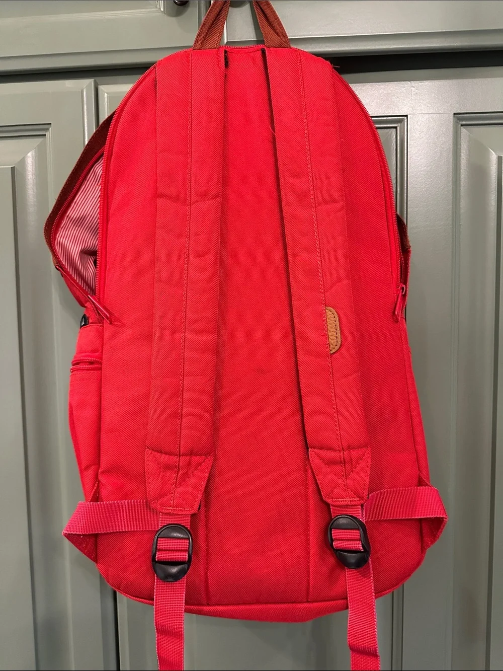 Herschel Supply Company contrast colour